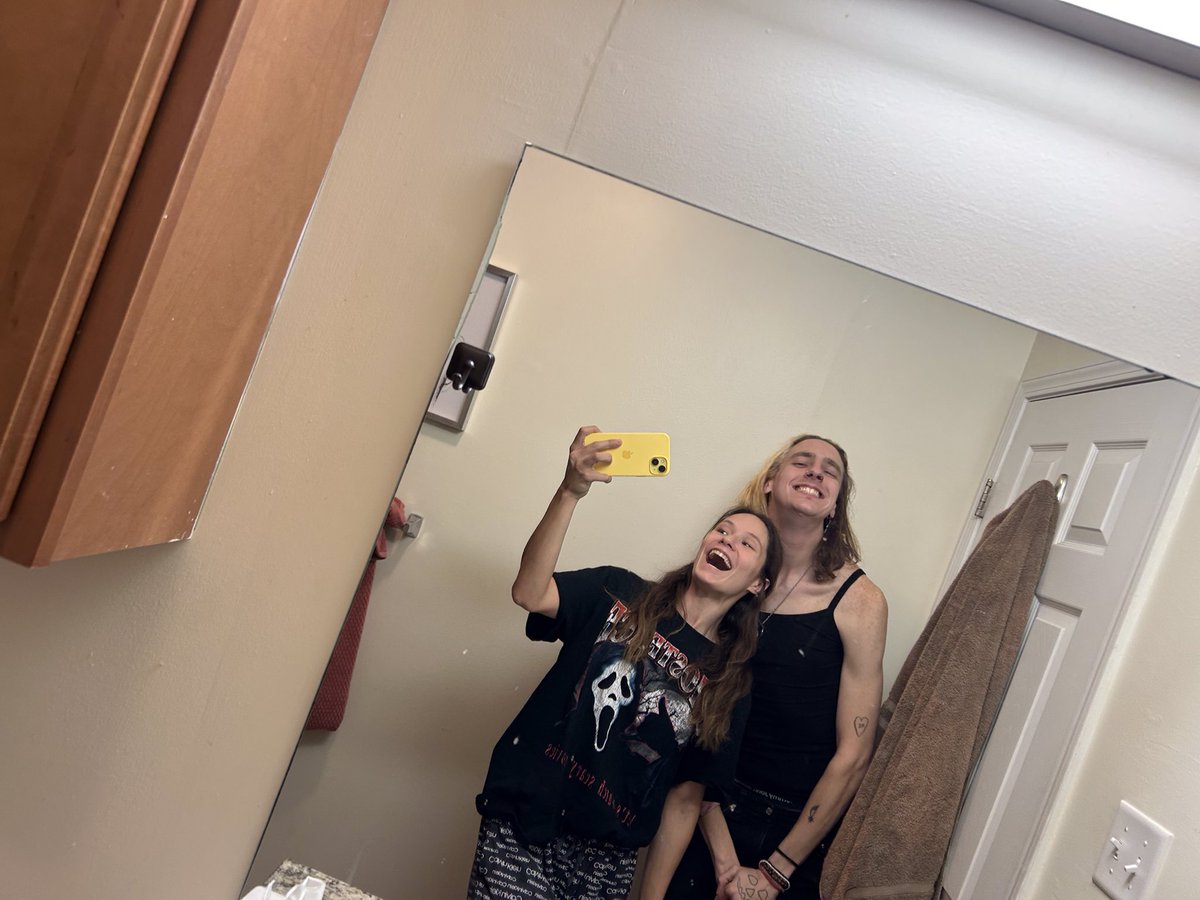 HEXFUCK's tweet photo. My baby sister 🥰 https://t.co/AjqcjDpJMJ