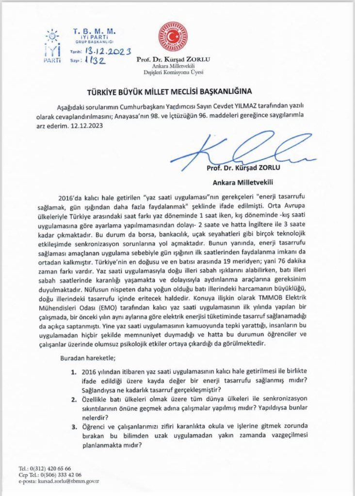 zorlu77's tweet photo. 🔴YAZ SAATİ UYGULAMASI!

Siyasi iktidar büyük bir inatla yaz saati uygulamasına devam edeceğini açıklasa da, ne bu uygulama bir fayda sağlamakta ne de bu inat milletimizin haklı eleştirisini değiştirmektedir. 

❗️Enerji tasarrufuna bir katkısı olmadığı gibi bu durumun öğrenciler ve çalışanlar üzerinde olumsuz psikolojik etkiler ortaya çıkardığı da görülmektedir. Son olarak bir evladımız karanlıkta okuluna giderken köpek saldırısına uğramıştı.

📌Buradan hareketle aşağıdaki sorularımızın yanıtlanması için TBMM’de soru önergesi verdim. 

1. 2016 yılından itibaren yaz saati uygulamasının kalıcı hale getirilmesi ile birlikte ifade edildiği üzere kayda değer bir enerji tasarrufu sağlanmış mıdır? Sağlandıysa ne kadarlık tasarruf gerçekleşmiştir?

2. Özellikle batı ülkeleri olmak üzere tüm dünya ülkeleri ile senkronizasyon sıkıntılarının önüne geçmek adına çalışmalar yapılmış mıdır? Yapıldıysa bunlar nelerdir?

3. Öğrenci ve çalışanlarımızı zifiri karanlıkta okula ve işlerine gitmek zorunda bırakan bu bilimden uzak uygulamadan yakın zamanda vazgeçilmesi planlanmakta mıdır?
