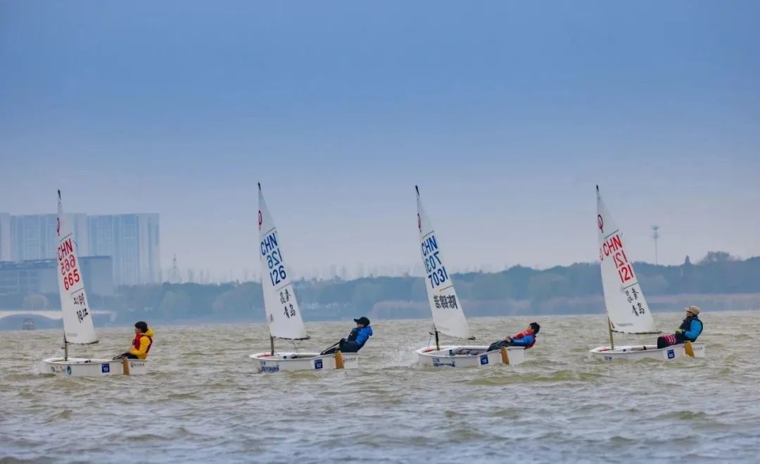 DiscoverYixing's tweet photo. 🏆🥳The 2023 National OP #SailingChampionships wrapped up on Dec 13 in #Yixing, featuring thrilling displays of speed on the water. ⛵🌊 Yixing, renowned for its many bodies of water, continues to shine as a hub for water sports. #YixingDevl https://t.co/RkoJOHe9qb