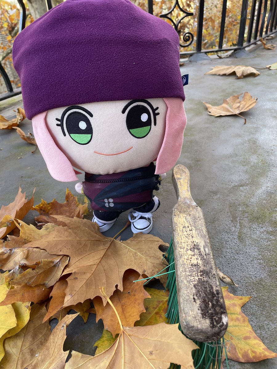 yokogashapon's tweet photo. Cleaning up the autumn leaves and waiting for the winter snow… #autumn #leaves #sweaping #city #london #yoko #miniature #dollphotography #little #cute #pink #cold #fun #nature #outside #gardening #adventure #daily #travel #life #explore #ThursdayMorning #mood #busy #trending https://t.co/pHlPmUjl0v