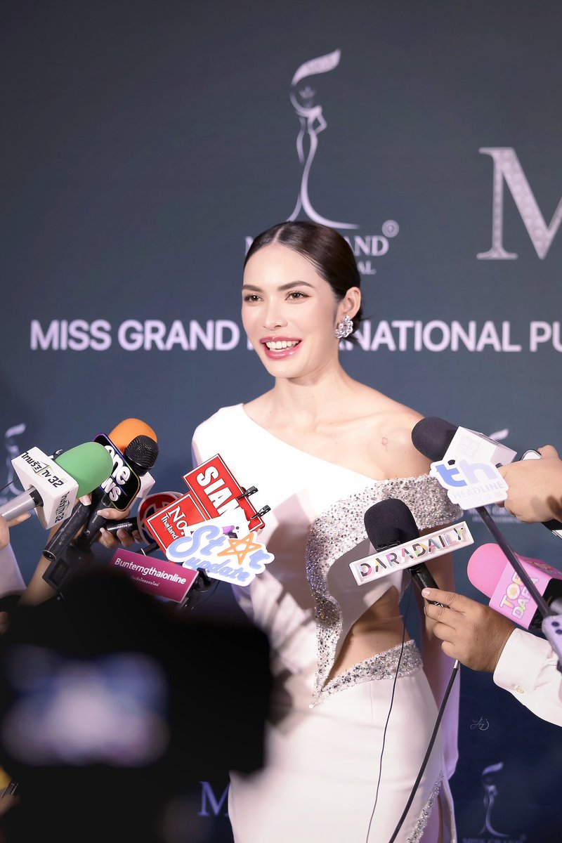 ooo_aeyyy's tweet photo. ดาราสาวสัมภาษณ์สื่อ 🥰✨

CHARLOTTE MGI FIRST TRADE
#MGIมหาชน  #ชาล็อตออสติน #CharlotteAustin @itscharlotty https://t.co/bXadHk8bf2