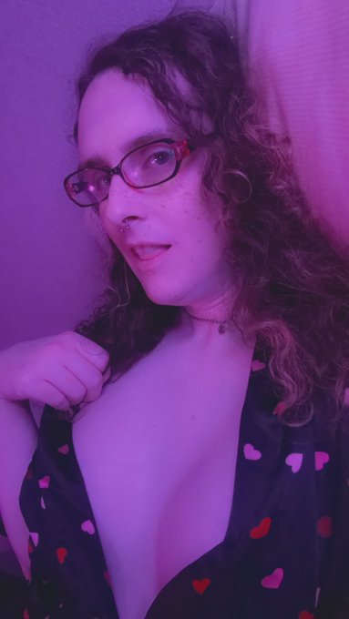 Goodnight Tops, which one of you is assigned to put me to bed? https://t.co/Bb3zpjLRgk<a href="/tag/newprofilepic"class="tags"><span>#newprofilepic</span></a>