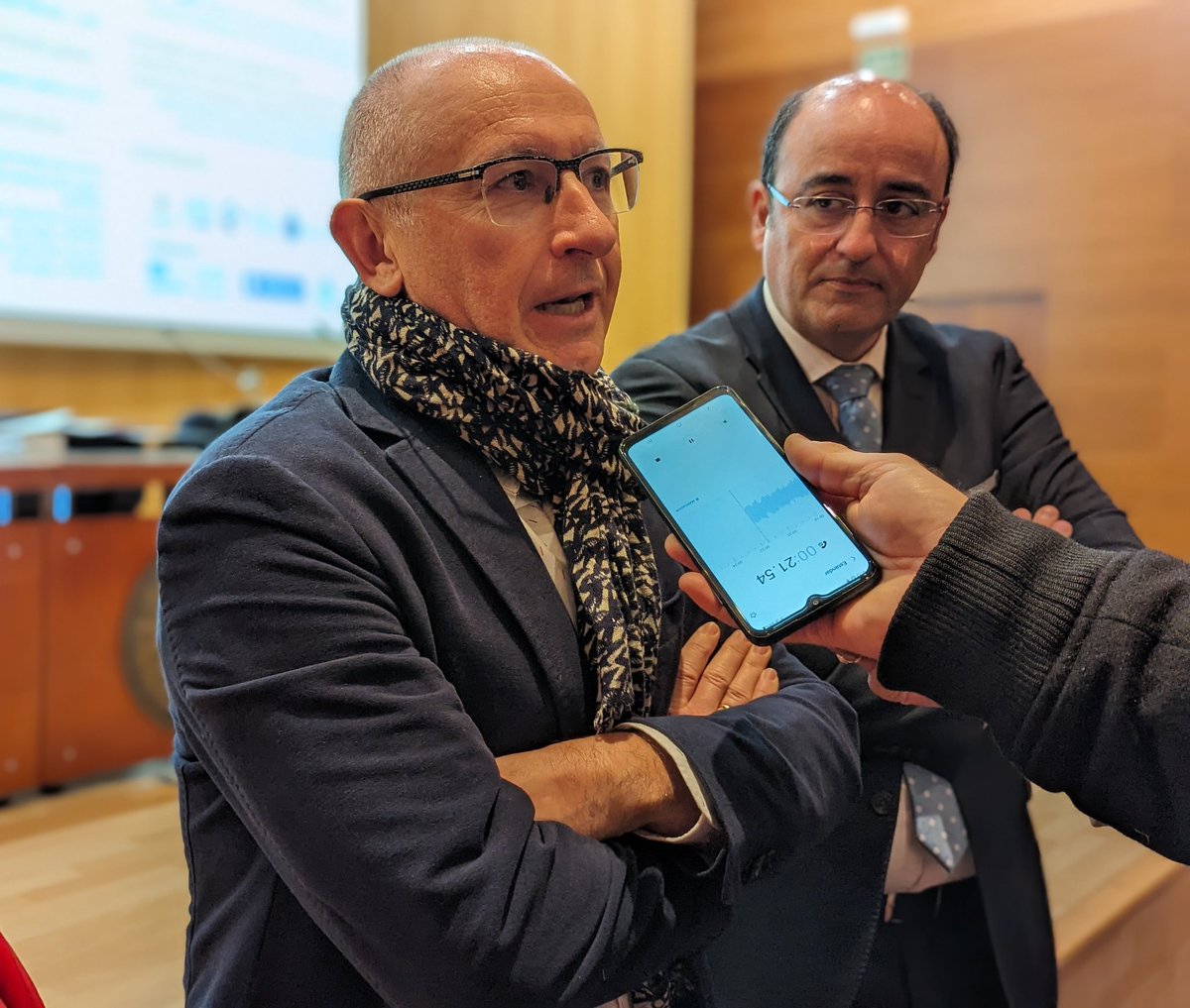 CanalUGR's tweet photo. 💧 Inauguramos el VI Foro @CatedraHidralia+UGR ‘Retos y oportunidades de la reutilización de las aguas regeneradas’ que reúne a expertos para analizar cómo combatir la sequía y el cambio climático en @ETSCaminosUGR

🔴 Síguelo en directo: 
https://t.co/nT1JU3IvhP https://t.co/a7AK2poqGq