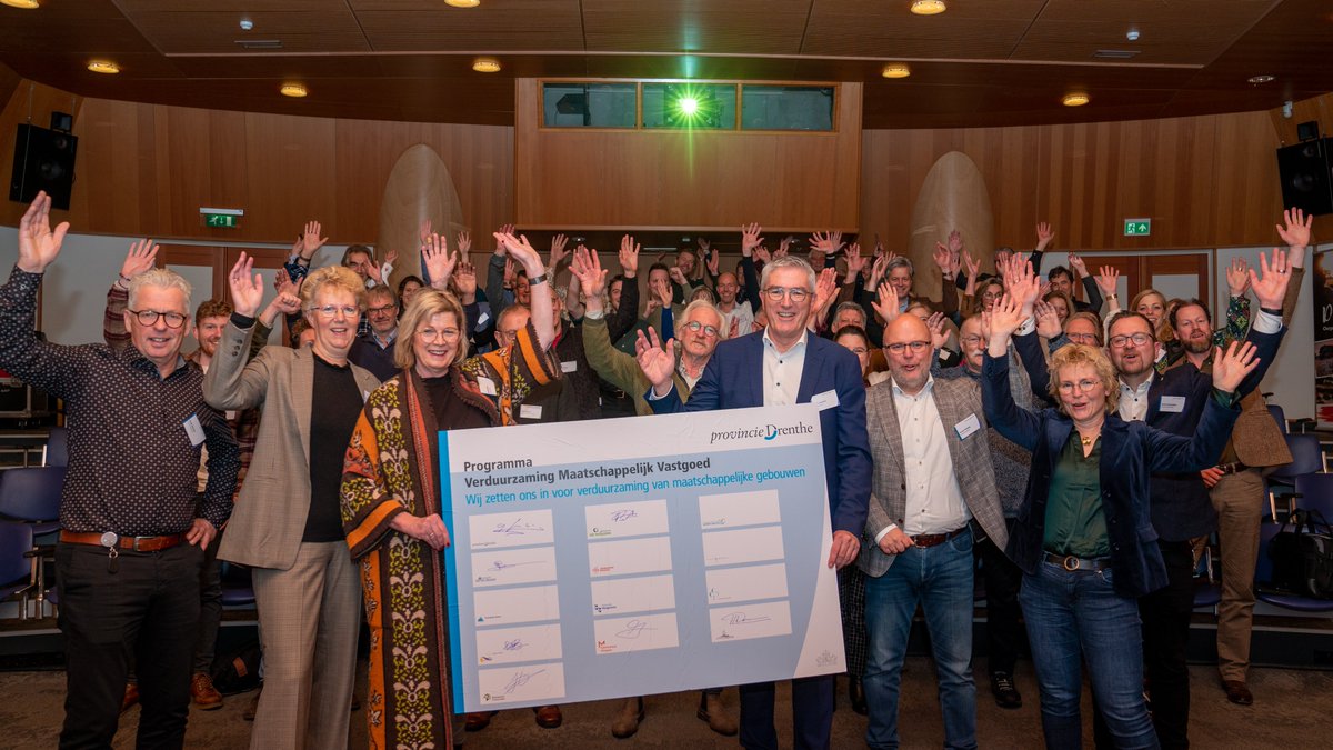Ruim 100 vastgoedeigenaren verduurzamen hun gebouwen via het Programma Verduurzaming Maatschappelijk Vastgoed van de provincie Drenthe. Samen zijn zij goed voor bijna 250 gebouwen. Maatschappelijk vastgoed bestaat onder meer uit scholen, dorpshuizen, zorginstellingen... 1/2
