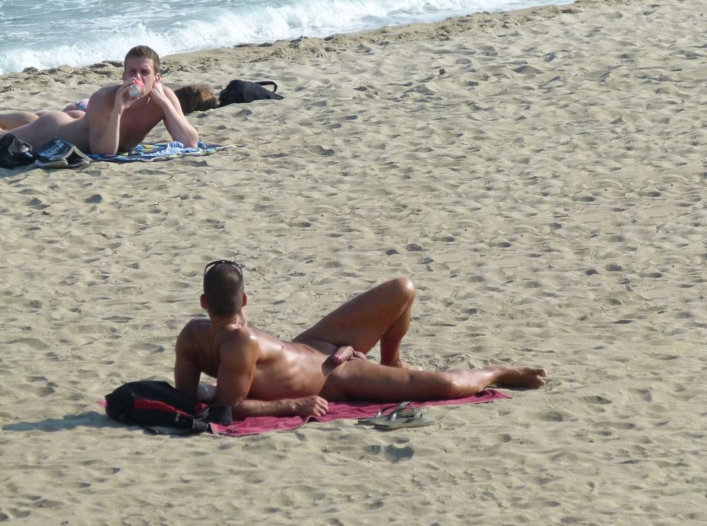 Nudebeach1987's tweet photo. #tmdo #Greeknudist #sendnudes #beachbuddies #uncutdick #hardon #beachboner #eyecontact https://t.co/c6037dyLqu