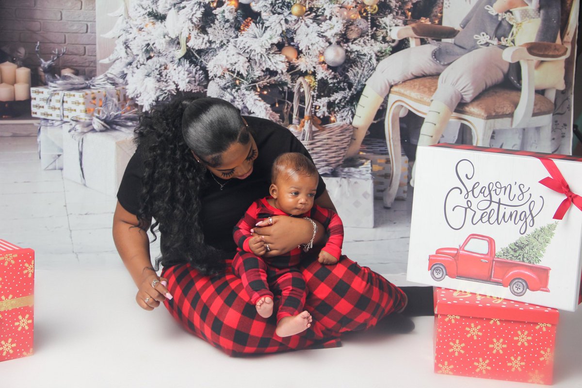 _thejaylashow's tweet image. The best gift Iβve ever had was you. π©βπ¦β€οΈ #HappyHolidays