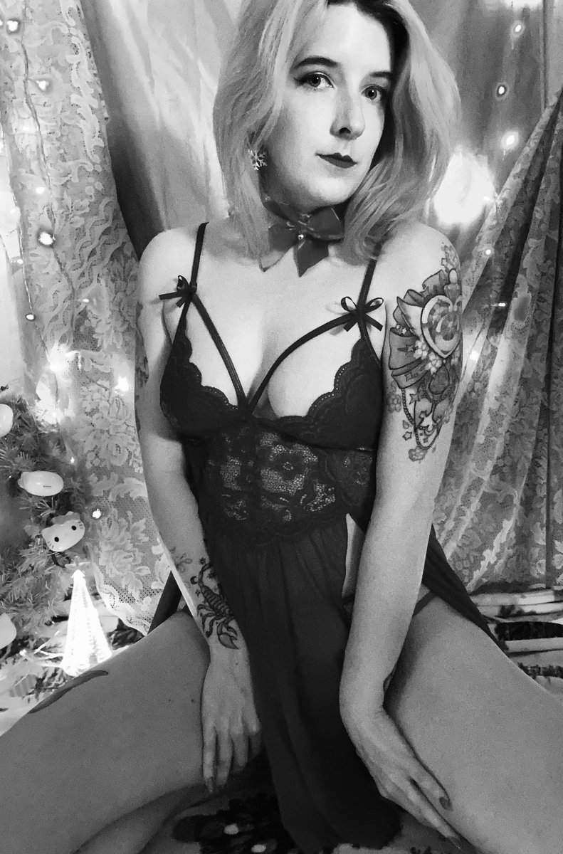 hoe_strawberry's tweet photo. Black and white selfie trend, but make it sexy 😉 #onlyfans #onlyfansgirl #blackandwhiteselfie https://t.co/ILSUpMHu2R