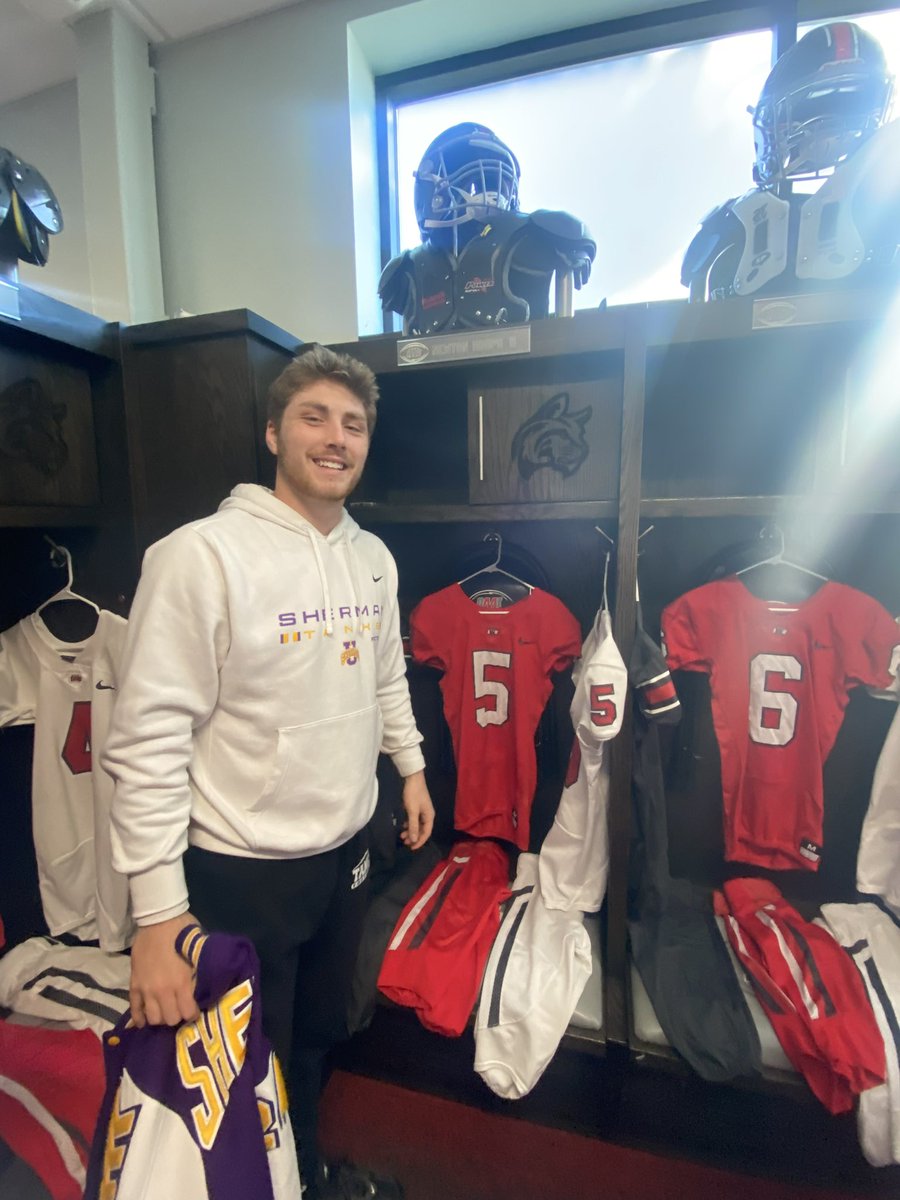 I had an outstanding official visit at Indiana Wesleyan University! <a href="/IndWesleyan_FB/">Indiana Wesleyan FB</a> Thank you @CoachLauckIWU <a href="/travispalmer7_/">Travis Palmer</a> <a href="/Coach_Rode/">Andrew Rode</a> for the amazing experience! Go Wildcats! #STFR #oneblood
