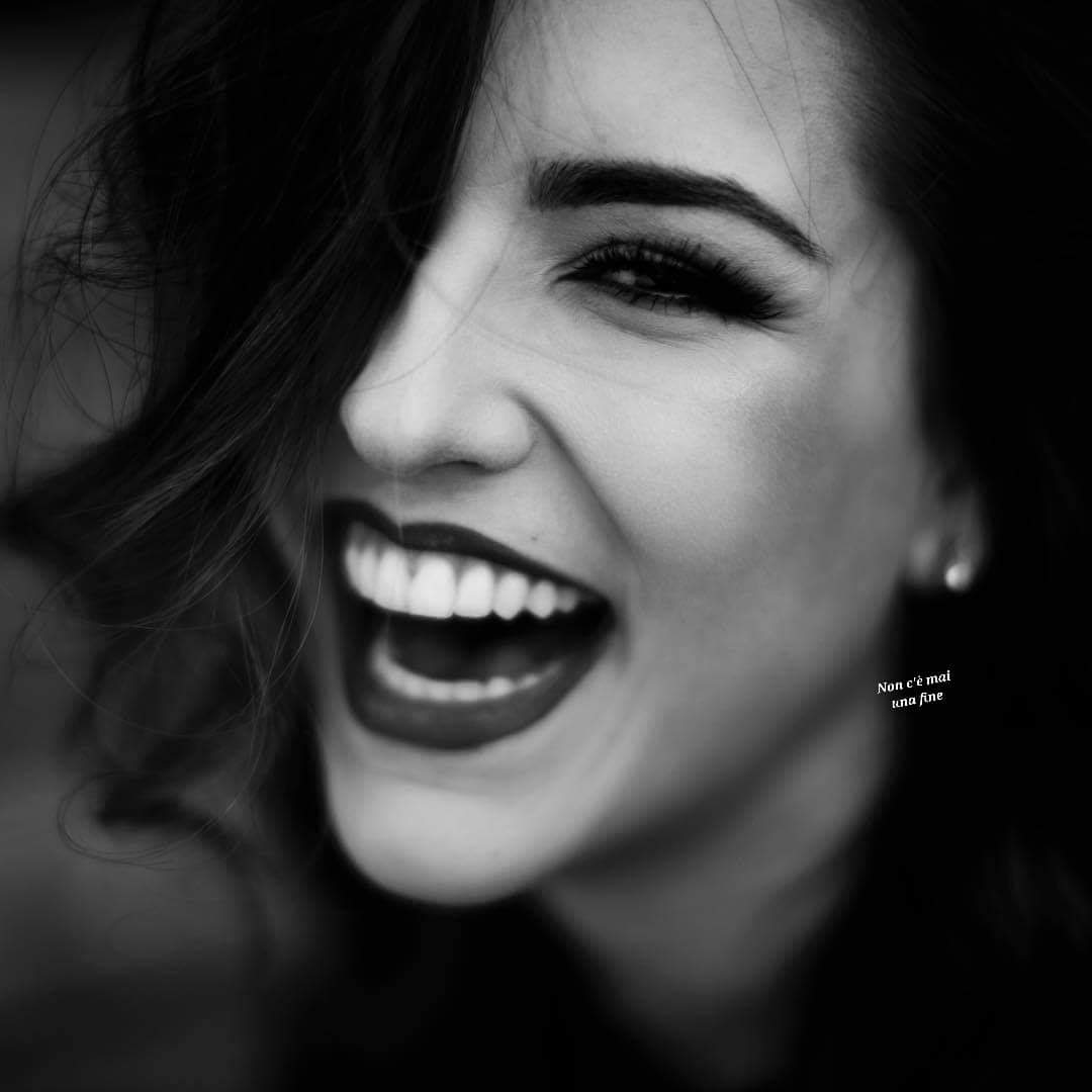 Il sorriso, è il sole che scaccia
l'inverno dal volto umano.

V. Hugo