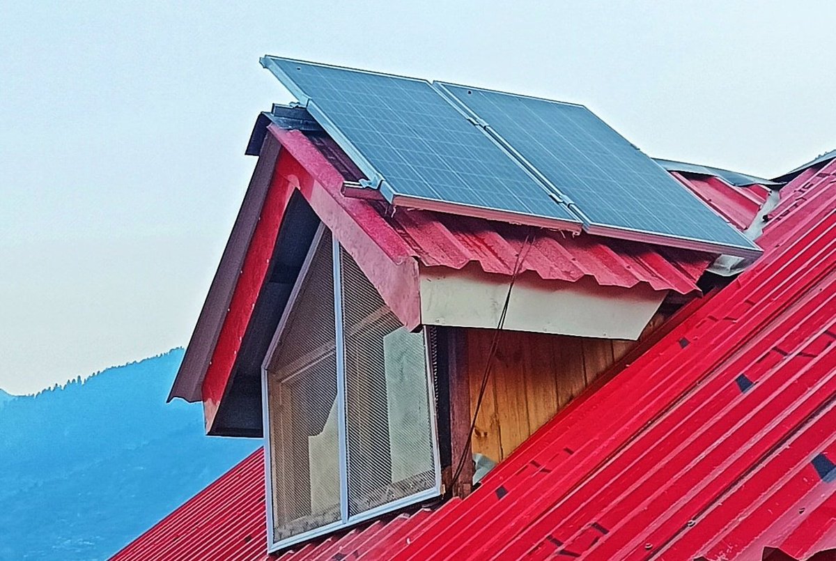 rameshpathania's tweet image. Move to Solar energy for all your basic needs for light, water heating and charging. It is free #solar #energy #alternate #lifestyle #Himalayas #Sustainability