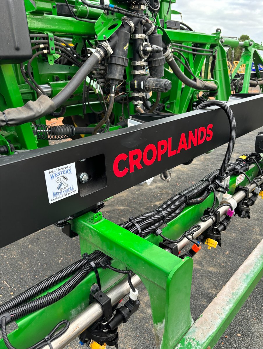 Croplands's tweet photo. Lachlan Coom, Area Manager @Croplands &amp; Field Service Technician Tim Roberts, assisted Western Mechanical Queensland, installing a 36m WeedIT Quadro system on Erol Brown’s 408R John Deere self-propelled sprayer. Learn more about retro fitting here: https://t.co/a8zRs8EyDy…... https://t.co/MHkcDLyH3w