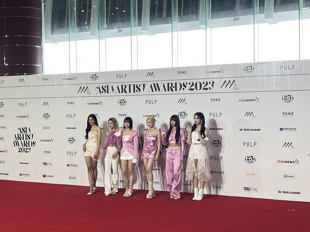 The gorgeous girls of Lapillus, which includes Filipino-Argentinian member Chanty, now here at #AAA2023inPH red carpet. | via <a href="/jaehwabernardo/">Jaehwa Bernardo 재화</a>