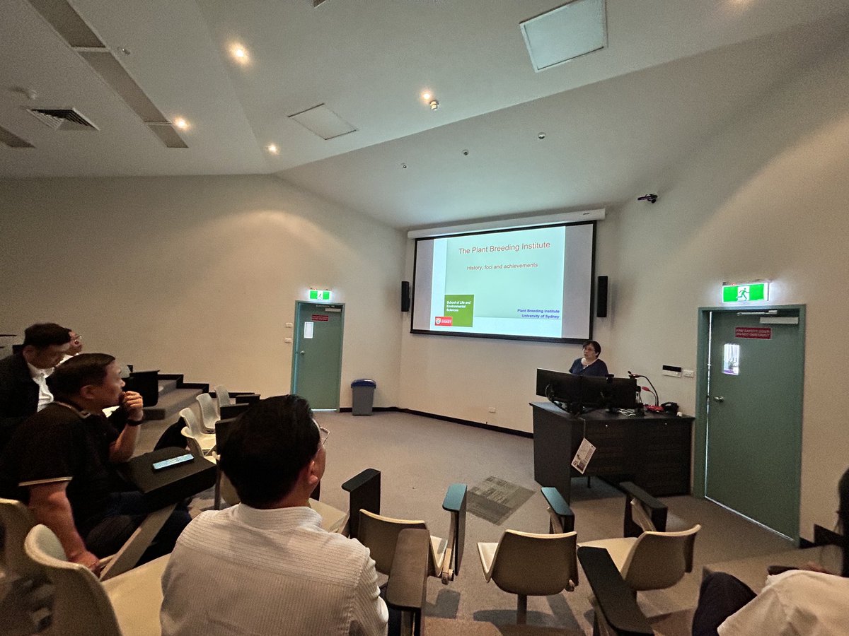 JianpingZhang's tweet photo. Research delegation from Heilongjiang Academy of Agriculture Sciences (HAAS). All about rice 🌾 and maize 🌽 breedings！Everyone loves Wuchang rice 五常大米!😊 https://t.co/recuHVg36V