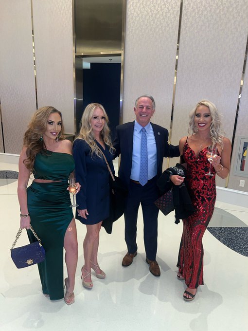 Met my Nevada Daddy @JosephMLombardo at the @fblasvegas opening gala 🇺🇸 #MakingNevadaGreatAgain https://t<a class="tags" target="_blank" title="On Twitter" href="/?out=eyJ0eXAiOiJKV1QiLCJhbGciOiJIUzUxMiJ9.eyJpYXQiOjE3MTk3MjQ4MTksImlzcyI6InR3cG9ybnN0YXJzLmNvbSIsIm5iZiI6MTcxOTcyNDgxOSwiZXhwIjoxNzUxMjYwODE5LCJyZWRpcmVjdF91cmwiOiJodHRwczovL3R3aXR0ZXIuY29tL0pvc2VwaE1Mb21iYXJkbyJ9.yGxqOqDMHtJSY43g4xBT2GUeGwazbTH67F0_hxFi2tIkR6OXj9H3_FivaIGMYuvehtItluy-jdGmjQWZIiLQyQ">@JosephMLombardo</a><a class="tags" target="_blank" title="On Twitter" href="/?out=eyJ0eXAiOiJKV1QiLCJhbGciOiJIUzUxMiJ9.eyJpYXQiOjE3MTk3MjQ4MTksImlzcyI6InR3cG9ybnN0YXJzLmNvbSIsIm5iZiI6MTcxOTcyNDgxOSwiZXhwIjoxNzUxMjYwODE5LCJyZWRpcmVjdF91cmwiOiJodHRwczovL3R3aXR0ZXIuY29tL2ZibGFzdmVnYXMifQ.bcgBpIVO7qhbGS51Z9aqWpvnC_PmWiNQC6nsKA6OAlM6GKAkStklckaymBUZcVnu5ZQ1jxWGp14mWabL-Xy49w">@fblasvegas</a><a href="/tag/makingnevadagreatagain"class="tags"><span>#makingnevadagreatagain</span></a>