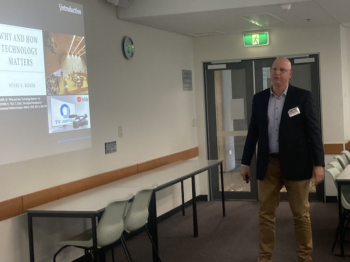 A wonderful presentation by Raphael Ramos Monteiro de Souza on the impacts and rise of the #virtual environment of #asynchronous #trial sessions. @HumTechLaw_QUT @QUT @LawTechHum