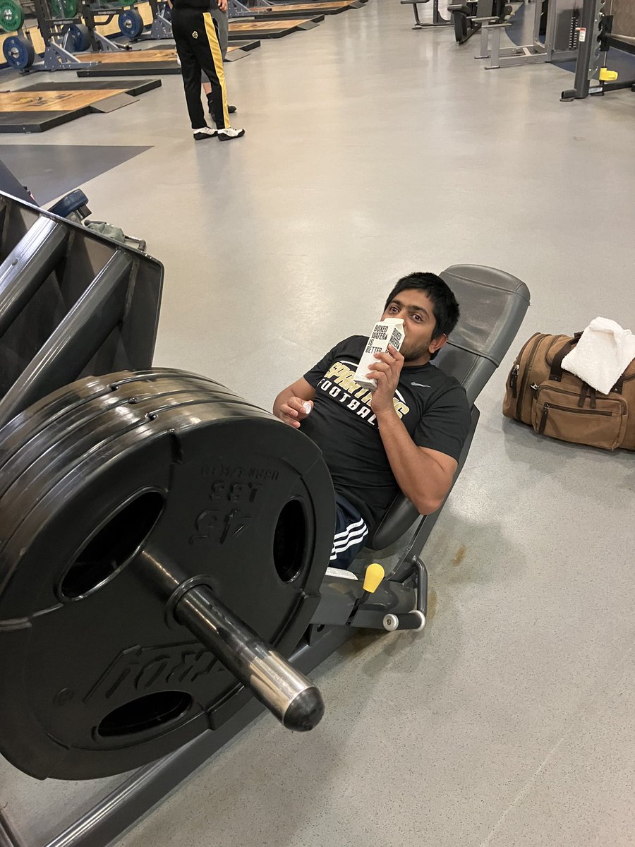 When I’m working out, I gotta always have my @boxedwater with me. Because @boxedwater is simply better. #Betterplanet #BoxedWaterIsBetter