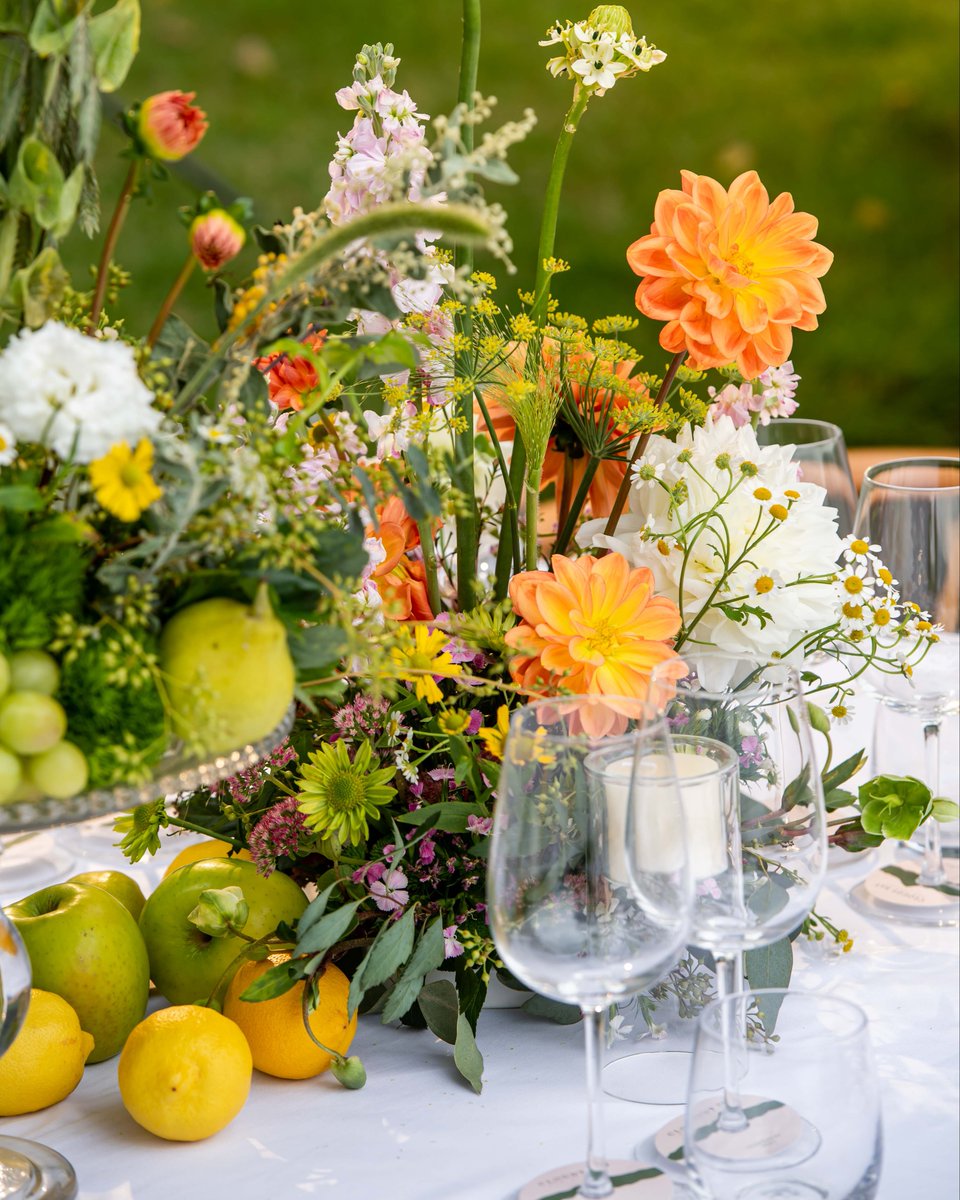 See how the dynamic duo GingerMite added their floral touch to our Hong Kong Wonderscape event. 🌼 Which flowers do you choose to elevate your dinner table?

Please enjoy responsibly.⁣​​
#CloudyBay #Wonderscape #HongKong