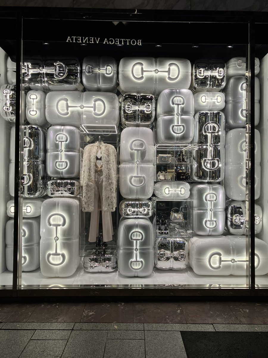 netdandy's tweet photo. Window to the another world- city fantasy
#東京 #tokyo #windowscape #display #異界 #citycrawler https://t.co/uK9V2ec1Di