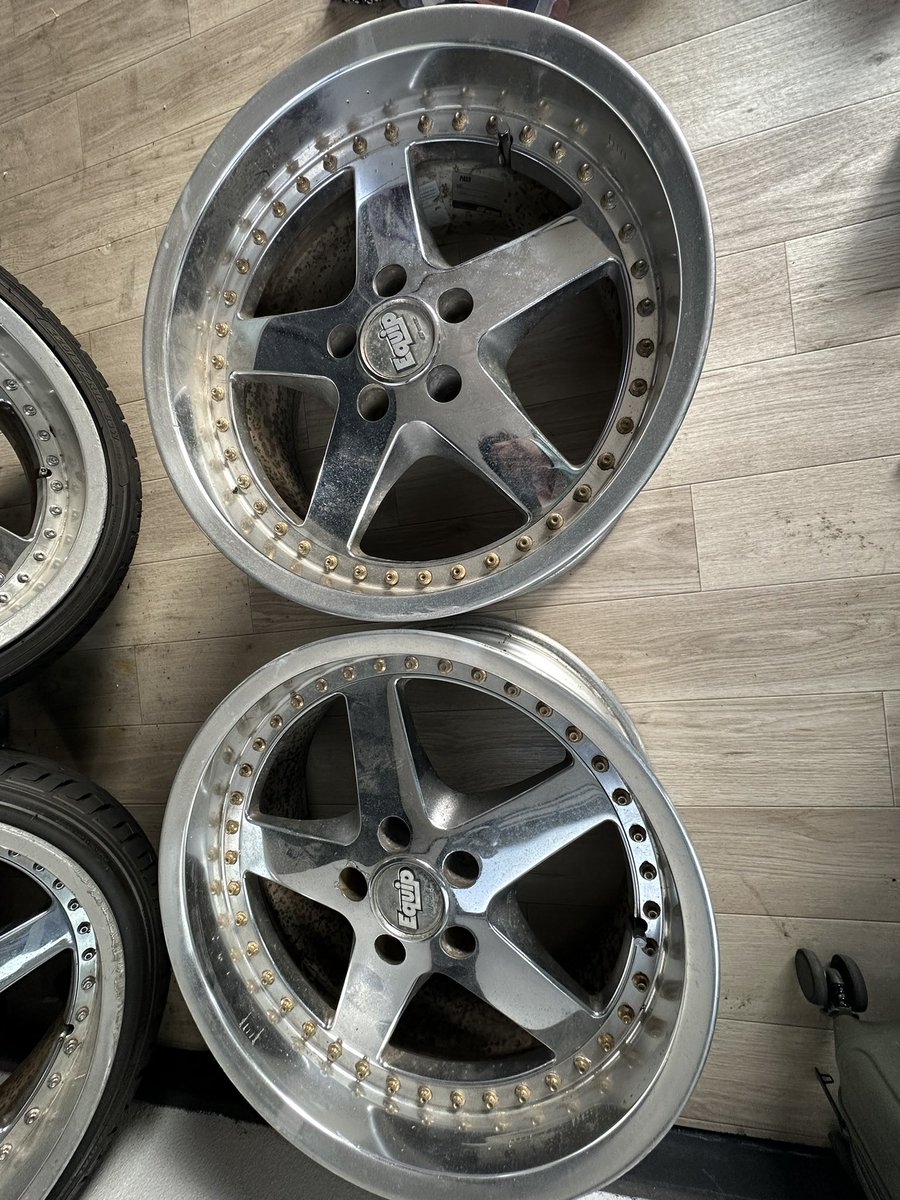 JZX100_MARKIII's tweet photo. エクイップ売ります！

18インチ 9.5J ＋25くらい

ツアラー系のフロントドンピシャサイズ！

そんなに急ぎではないので20万円からでお願いします！値段交渉はしてくれて構いませんが、人数次第では高く買っていただける方、話の早い方優先にします！！
神奈川からです！

拡散お願いします！ https://t.co/J9s143EoCZ