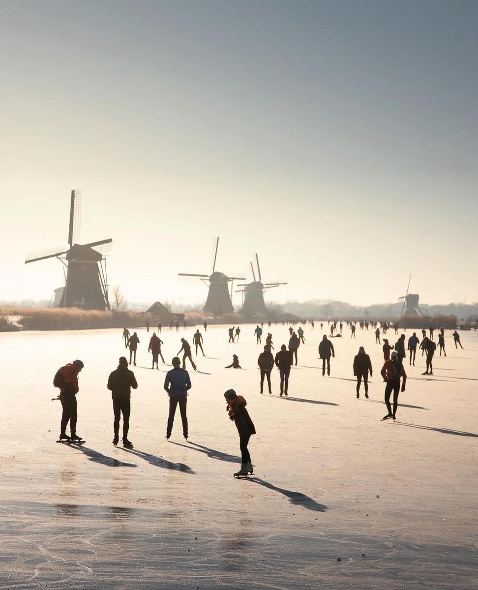 Why not start the day with a fun skate like this in Kinderdijk, Netherlands. Good morning!
IG 📷📸: <a href="/claireonline/">Claire</a>
#goodmorning #photography