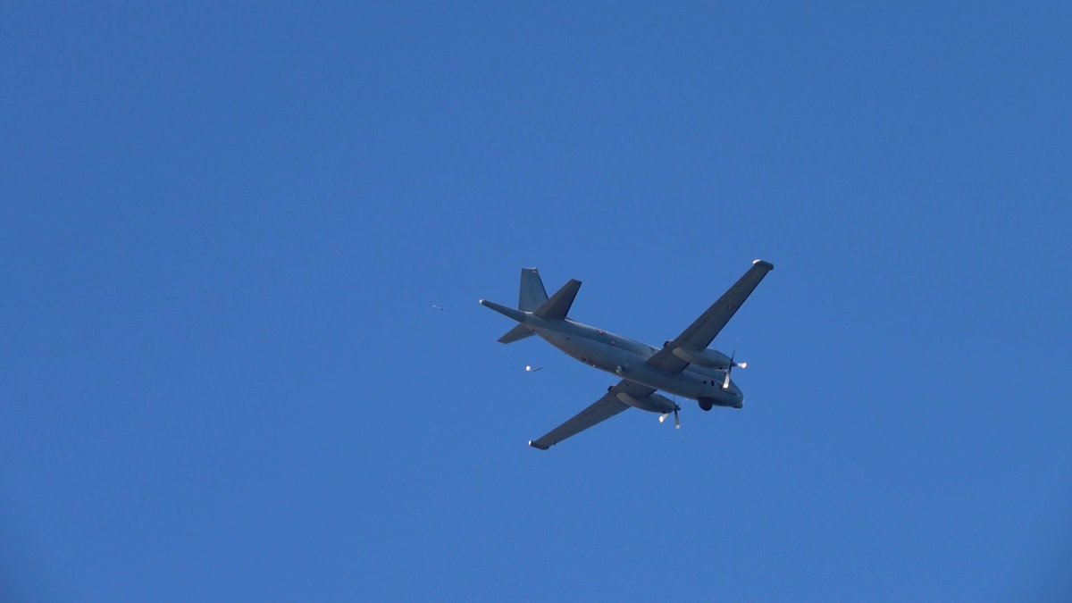 DGA's tweet photo. [#Essais 📝] Bouée acoustique SonoFlash

La DGA a réalisé avec @ThalesDefence le 1️⃣er essai de déploiement de bouées #SonoFlash depuis un #ATL2 de la @MarineNationale ⤵️

#NotreDéfense https://t.co/uxJ99FbV1D