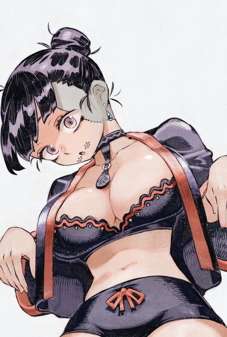 『魔術師パパ活中2』『陰キャ魔術師にキョンシーの格好させたらめちゃくちゃはかどった話』の紙版が各書店さんで発売となっておりますのでよろしければー(通販urlはツリーに貼るます) 