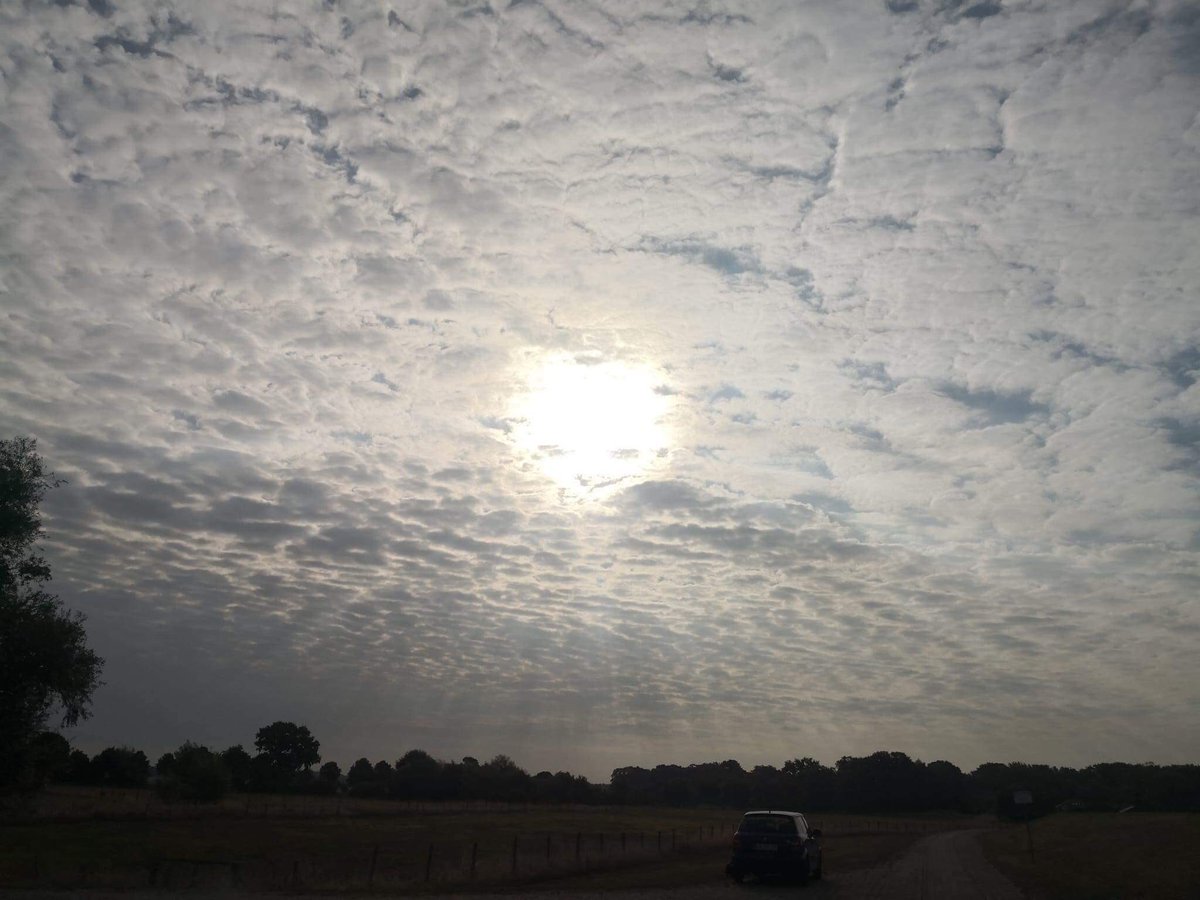 😛 sao máy bay giờ xì khói ác thế nhở, trước đây làm j máy bay nó thế lày đâu 😂😂😂 chúng sinh tha hồ hít khói