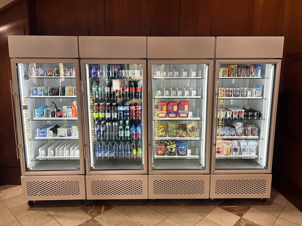 SandStar_AI's tweet image. Experience the next level of convenience at Hilton Charlotte! 🏨 We&apos;re thrilled to bring our AI-powered Smart Kiosks to Hilton&apos;s stylish lobby, offering guests 24/7 access to what they need instantly.#SandStar #Smartkiosk