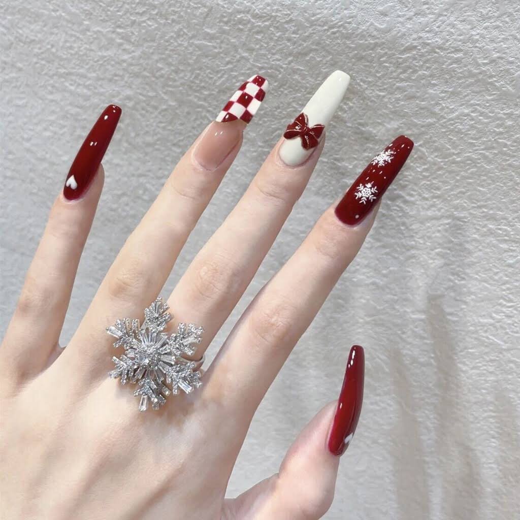 NailArtMagic's tweet photo. Don't buy a book because of its cover. And don't judge others because of their appearance.

#NailArtMagic https://t.co/FOomRhSQSI