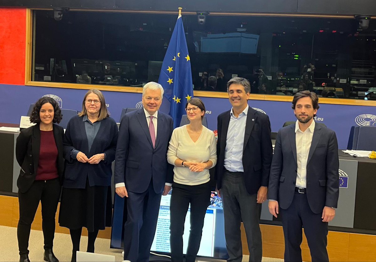 I welcome the deal reached this morning on the Directive on Corporate Sustainability Due Diligence. I am proud of this achievement. This ground-breaking legislation will set 🇪🇺 & global standards for more sustainable values chains for large companies.