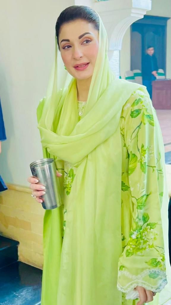 میاں صاحب کو انصاف ملنے میں کریڈٹ مریم بی بی کو بھی جاتا ہے ، میاں صاحب کی جلا وطنی میں جس طرح مریم بی بی نے انصاف کیلیے مضبوط آواز اٹھائی وہ ہمیشہ یاد رکھی جائے گی، تب اکیلی خاتون نے بغیر کسی ڈر اور خوف کے نواز شریف کیلئے آواز اٹھائی تھی۔۔