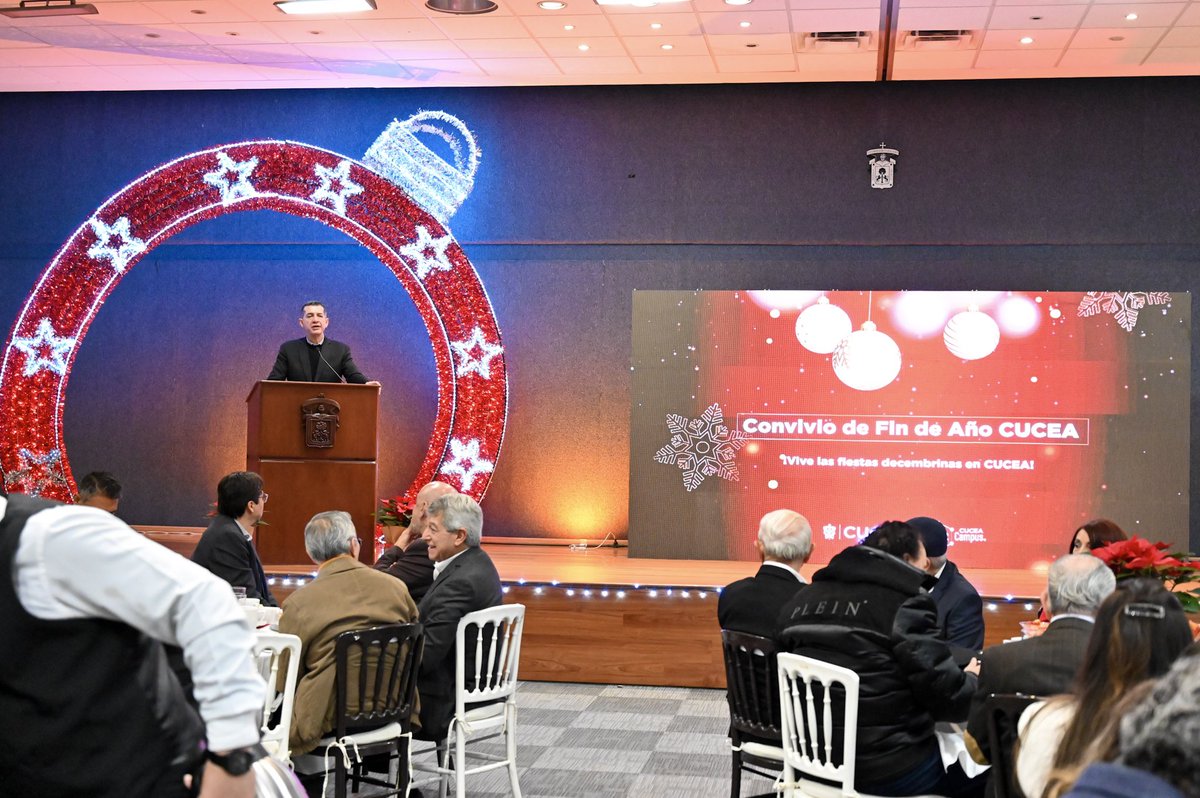 MarthaLazo's tweet photo. Convivio navideño de @cucea_oficial  gracias Rector @lgustavopadilla por la invitación y por un año complejo, de grandes retos , pero también de grandes resultados #PatronatoCucea https://t.co/E0oKUMQSj6