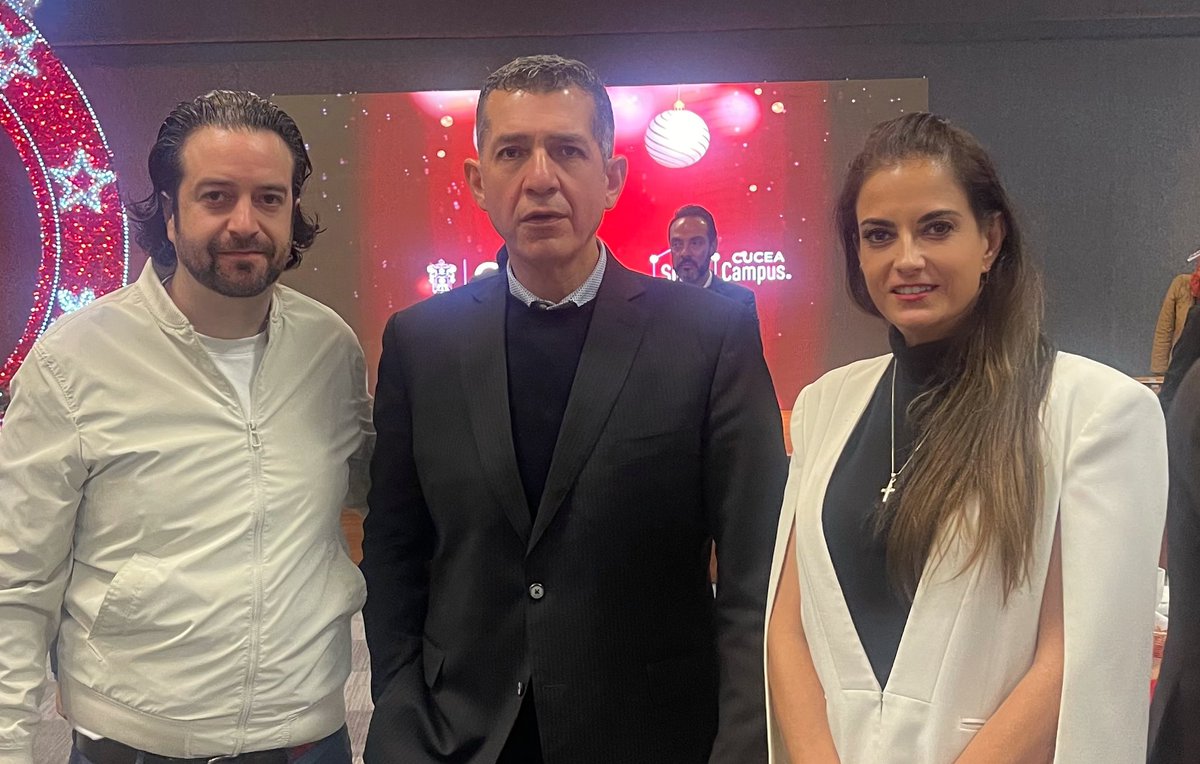 MarthaLazo's tweet photo. Convivio navideño de @cucea_oficial  gracias Rector @lgustavopadilla por la invitación y por un año complejo, de grandes retos , pero también de grandes resultados #PatronatoCucea https://t.co/E0oKUMQSj6