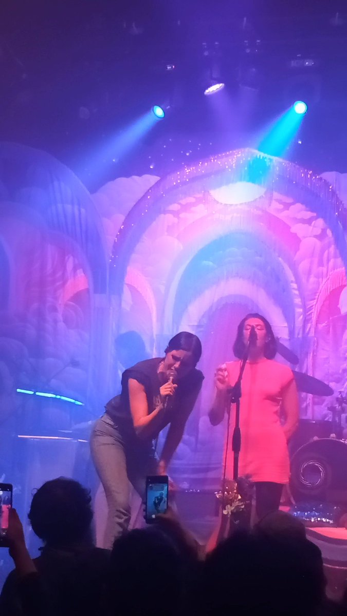 CabraNegraMX's tweet photo. Perro PERRÍSIMO concierto de #PrincessChelsea en el @ForoIndierocks. Casi 2 horas y media, de "fresa" no tiene nada, dos encores y JONATHAN BREE en The Cigarret Duet. De huevos. No hubo mejor gig para cierre de año. Gracias padres del Indie e @HipnosisMX. Los amo pero mucho. https://t.co/cUmfQIS5US