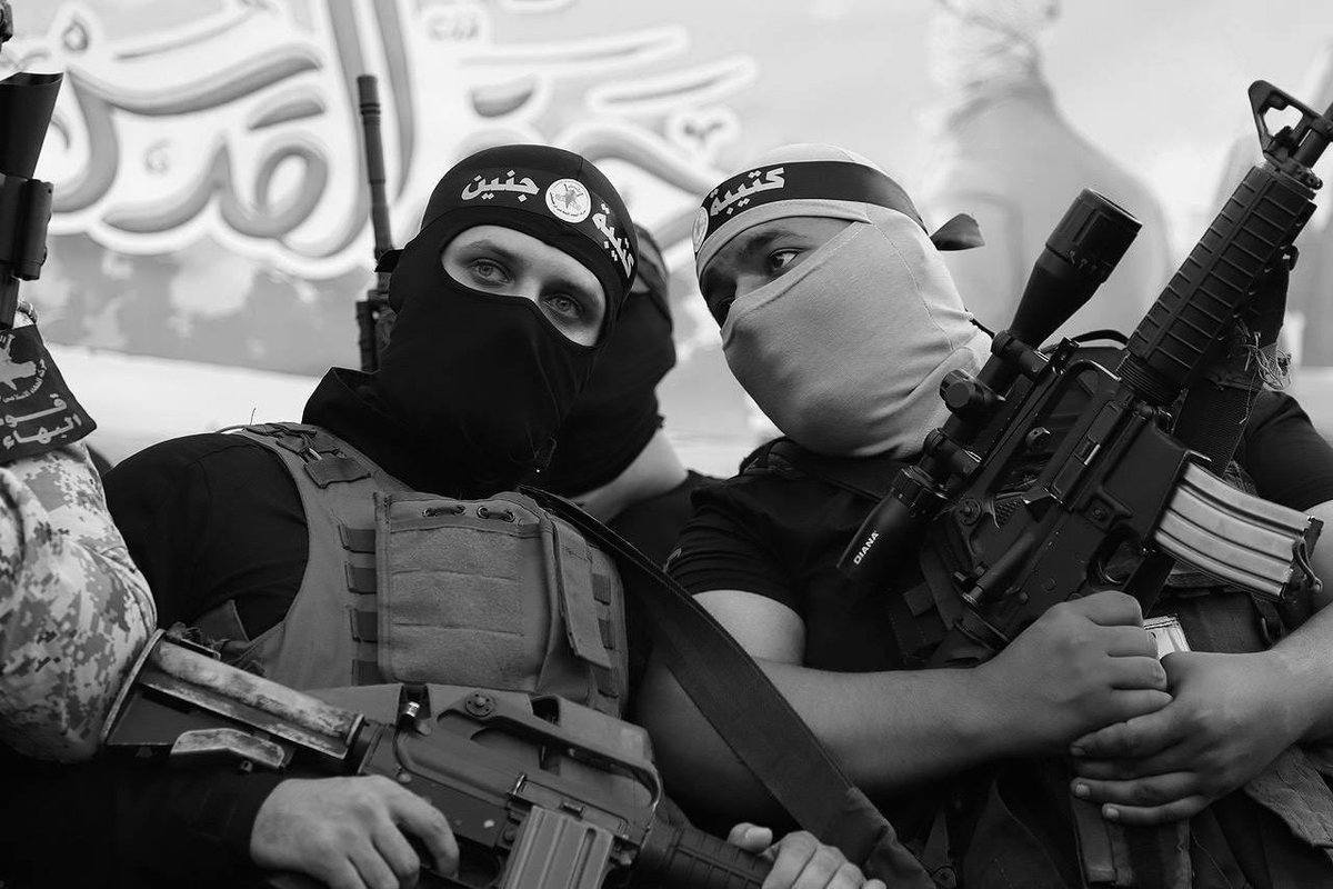 إنَّ بُركان الكتيبة الذي اشتَعل بِدماء الشُّهداء لا يوجَد قوة على الأرض قادرة على إخمادِه إلا الله .

الصورة للشهيدين محمود السعدي وبهاء لحلوح