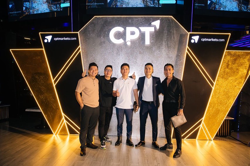 cptconnectcn's tweet photo. 在晚宴上，CPT Markets团队与优秀的伙伴和顾客一同举杯，和大家相伴着胡志明市天际线的美景。迎来2023年的尾声！ 与大家一起创造难忘的回忆📷
在聚会上，我们透过交流加深我们之间的羁绊更激发了我们对未来无限的期待！在2024年，CPT Markets将致力于建立一个强大的全球交易商和投资者社区。 https://t.co/Ww8uwYg1c9