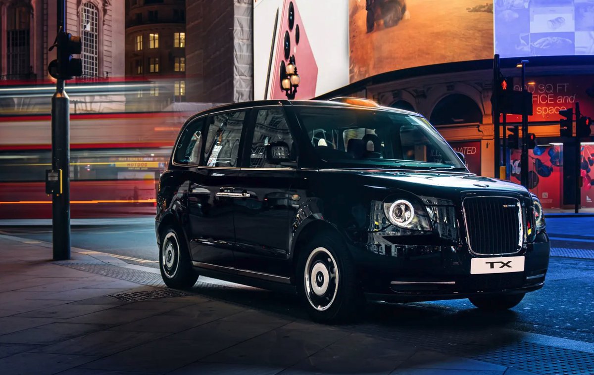 Nor7211's tweet image. Asi znáte londýnské taxi. Teď toto auto postupně bude střídat jeho nový elektrický kolega. Nové dieslové taxi v Londýně si již od 2019 nezarexistrujete, pouze to elektrické. Značku #LEVC (London Electric Vehicle Company) převzala firma Geely.
Jak to bude tady u nás?