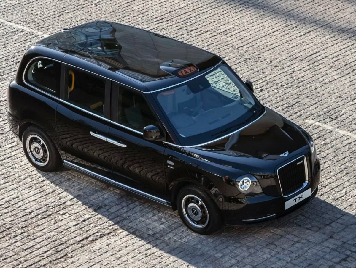 Nor7211's tweet image. Asi znáte londýnské taxi. Teď toto auto postupně bude střídat jeho nový elektrický kolega. Nové dieslové taxi v Londýně si již od 2019 nezarexistrujete, pouze to elektrické. Značku #LEVC (London Electric Vehicle Company) převzala firma Geely.
Jak to bude tady u nás?
