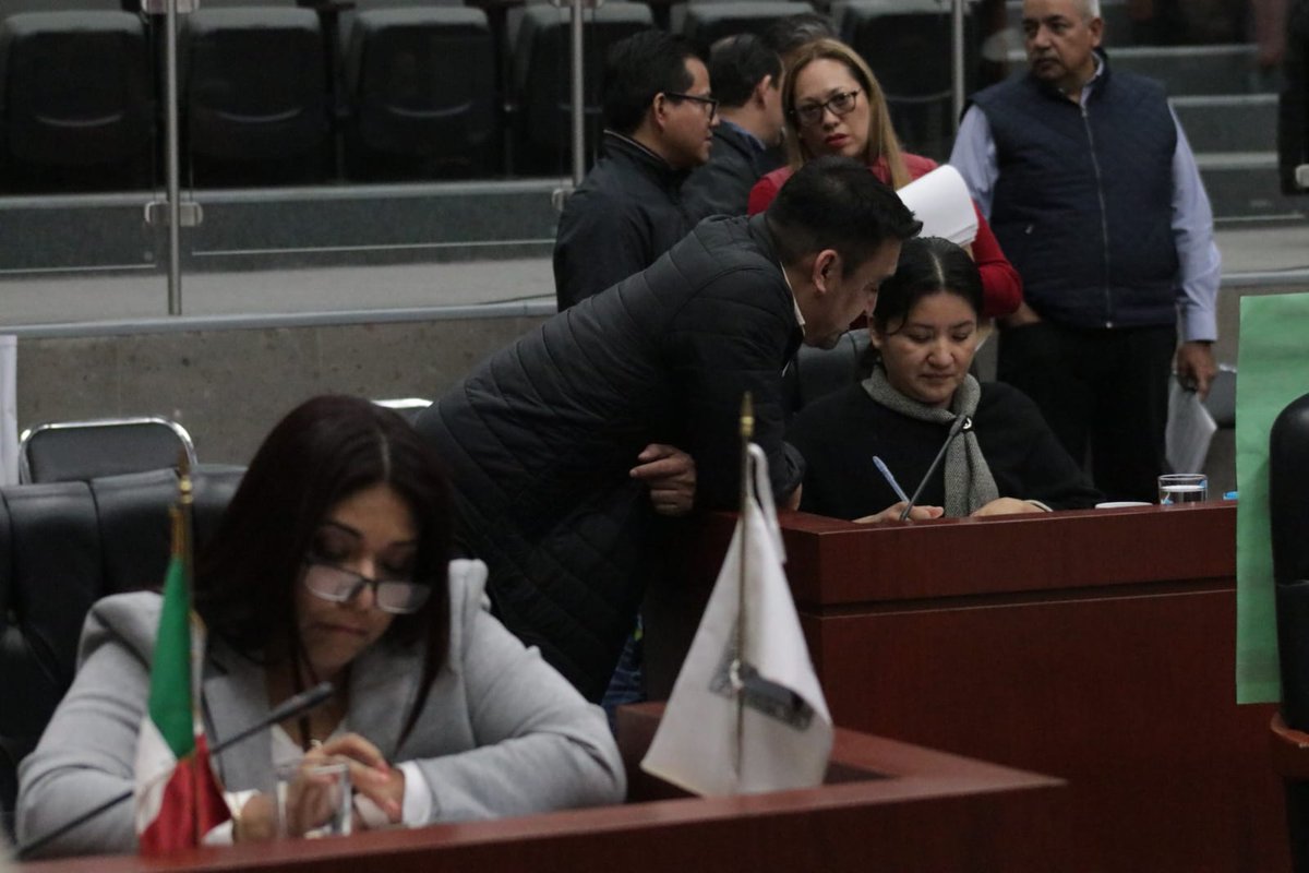 MorelosCongreso's tweet photo. 🙋🏻‍♀️🙋🏻‍♂️ Con 18 votos, diputadas y diputados del #CongresoMorelos aprueban el Presupuesto de Egres os del Gobierno del Estado para el Ejercicio Fiscal 2024, con tres reservas aprobadas por unanimidad. Un paso significativo hacia la construcción de un futuro sólido y equitativo. 📊💼 https://t.co/G9AiUoXLkF