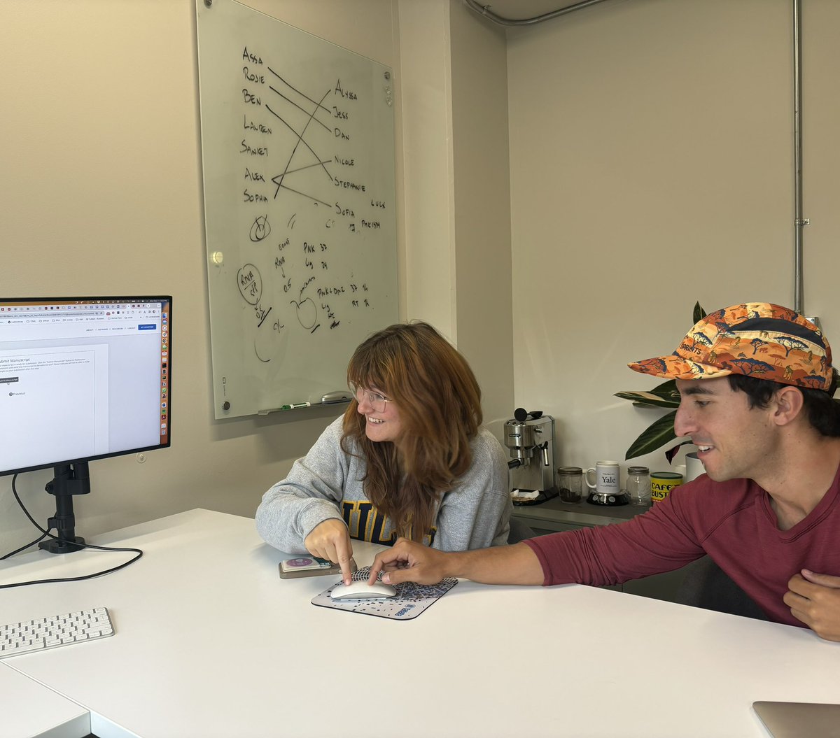 iachaim's tweet photo. Big milestone for the #ChaimLab submitting our first paper (perspective)! Assa and Hailey were a great team and pushed it over the line. It was great fun to write about our thoughts and plans.
🧬🧪🧫📝 https://t.co/tuAV0nBSzz