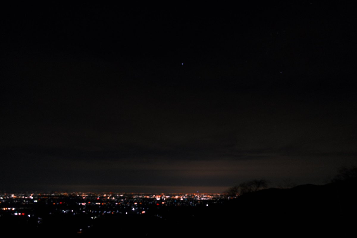 KENJI120813's tweet photo. 星撮りたいと思って山の上行ったのに
撮れた写真は夜景でした。
 #カメラ #夜景 #星 https://t.co/1iAdIAZWrl