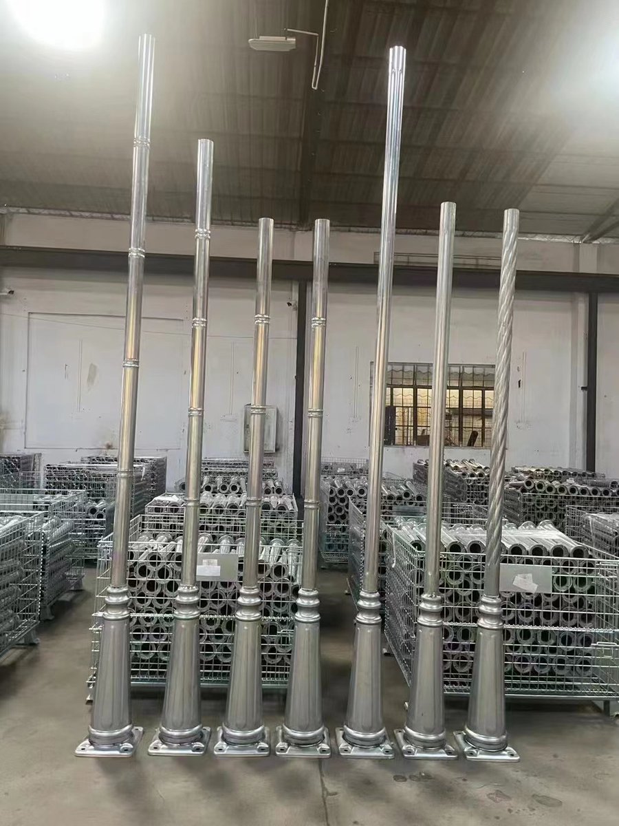 RachelC63621353's tweet image. 2.6m/3m/3.5m/4m garden light post.

#gardenlightpole
#lightpost
#streetlightpole
#highluxlighting
#highluxlightingpole
#lamppole