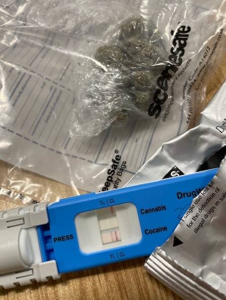 Another driver was taken off the road last night in #Berwick. Driver attempted to throw their drugs out the window whilst being stopped. Driver failed roadside drugwipe, leading to arrest for drug drive and possession offence. ❌️🚔 #Saferroads #Fatal5 #PC325 #PC3582 @DrugWipeUK