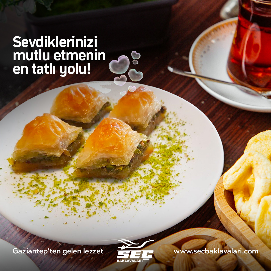 Ustalarımızın elinden çıkan enfes baklavalarımız, her bir katmanında özen ve sanatın izlerini taşıyor. Geleneksel tatların modern yorumunu sunan bu eşsiz lezzet, el emeği ve kaliteyi buluşturuyor. Her bir ısırık, ustalarımızın tutkusunu ve özverisini hissettiriyor.