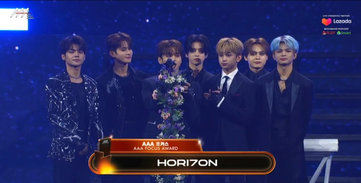 theoppaislife's tweet photo. HORI7ON bags AAA Focus Award!

They were introduced as a rookie global group. They also thanked their staff, company and fans during their acceptance speech. 

#HORI7ON #AsiaArtistAwards2023 #AsiaArtistAwards #AAAinPH2023 #AAA https://t.co/J1JA1bm4uM