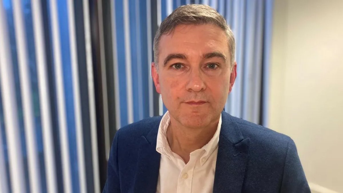 Women suffering from endometriosis in Northern Ireland are getting a "raw deal" and no support, according to a leading gynaecologist. bbc.in/46YaW6A