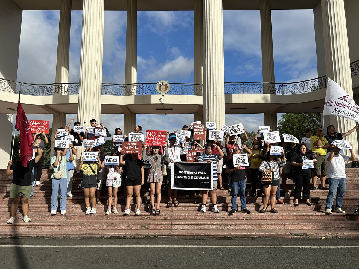 ujpupdiliman's tweet photo. HAPPENING NOW: Students and members of the Alliance of Contractual Workers in UP (ACE UP) mobilize in front of Quezon Hall, urging the UP Diliman administration to heed their calls for just working environment. 

#KamiNamanUP
#HelpTheHelpDesk 
#EndContractualization https://t.co/1XdkbUaI8w