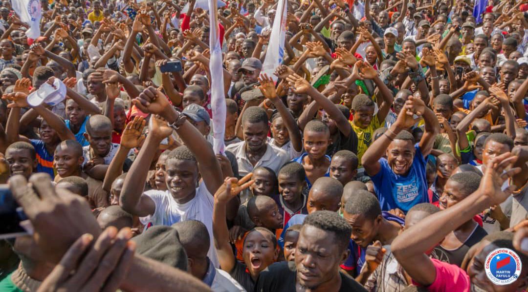JohnnyKanzenga's tweet photo. Le candidat numéro 21 @MartinFayulu était hier à #INONGO puis #NIOKI dans la province de Mai-ndombe.
L'électorat est #assuré. 👌👇 https://t.co/rPUWqTN0lB