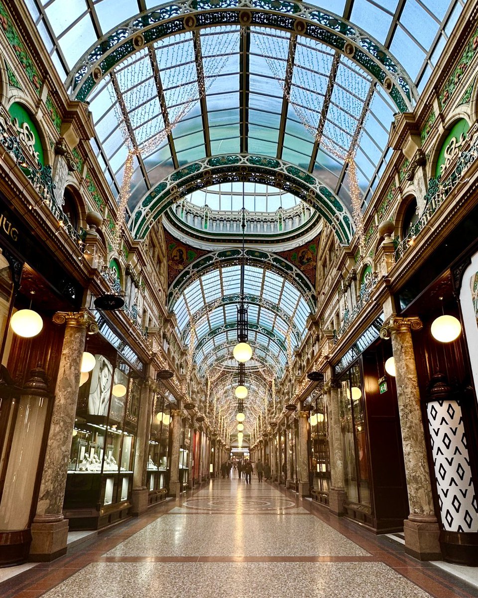 We can't get over how utterly gorgeous the Victoria Gate arcades look at  this time of year! 🌟😍🌟 Bringing all the festive feels... the perfect setting for a spot of Christmas shopping!

#SOYO #WhereCultureLives #LiveWorkPlay #Leeds #Yorkshire #LeedsLife #VisitLeeds #LoveLeeds