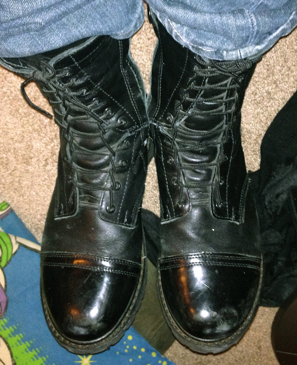 profshoelace's tweet photo. Today's shoe lacing photo was contributed by Patrick L. in Dec-2013. Black Rockes jump boots laced with black “Ladder Lacing”. Another military lacing photo from Patrick.
https://t.co/YUGqaHGstM
#photooftheday #black #rockes #jumpboots #blackboots #ladderlacing #ladder https://t.co/1ntkojRurt